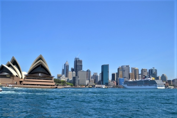 Zdjęcie z Australii - Wracamy do portu - widac cumujacy w nim nasz statek
