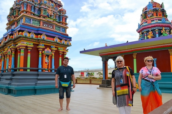 Zdjęcie z Wysp Morza Koralowego - W swiatyni Sri Siva Subramaniya
