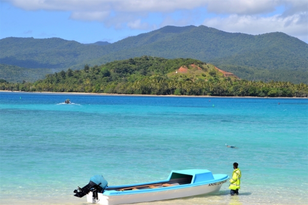 Zdjęcie z Vanuatu - Widok na wyspe Anatom (Aneityum)