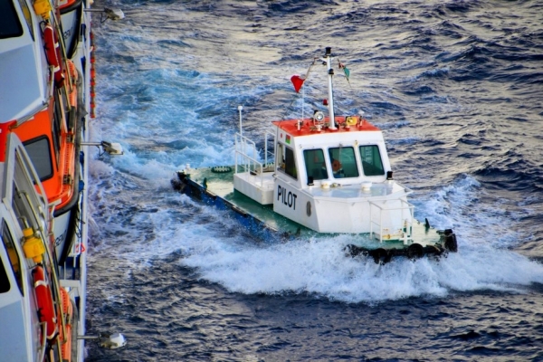 Zdjęcie z Vanuatu - Pilot z portu w Vila