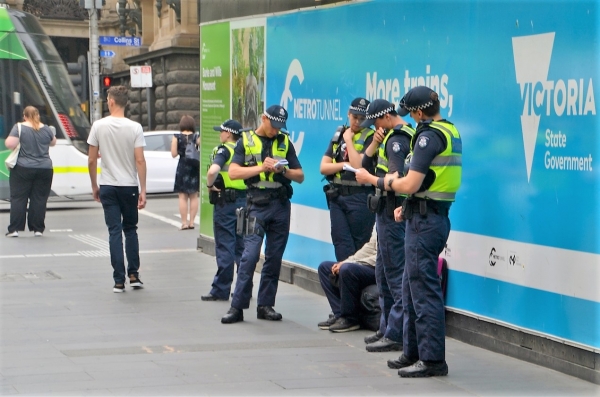 Zdjęcie z Australii - Pare dni wczesniej mial w Melbourne miejsce atak terrorystyczny.