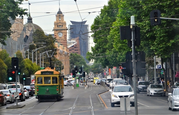 Zdjęcie z Australii - Melbourne. Zielony zabytkowy tramwaj linii City Circle