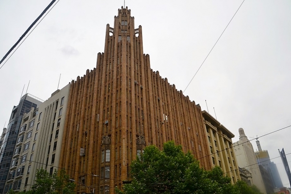 Zdjęcie z Australii - Jakis przedwojenny koszmarek, jak z filmu o Batmanie :)