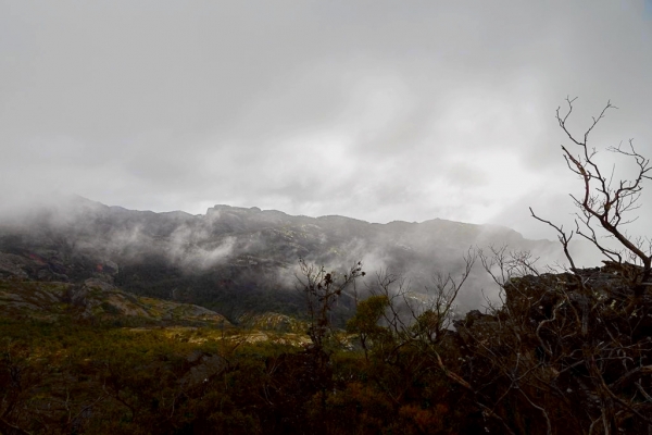 Zdjęcie z Australii - Grampiany w deszczu i w chmurach