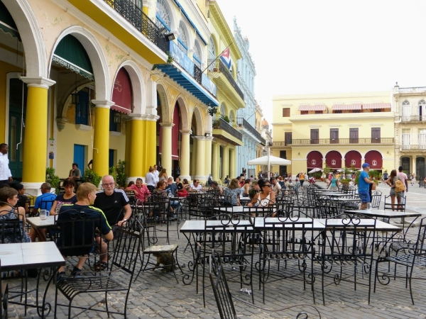 Zdjęcie z Kuby - elegancko odnowiony Plac Vieja