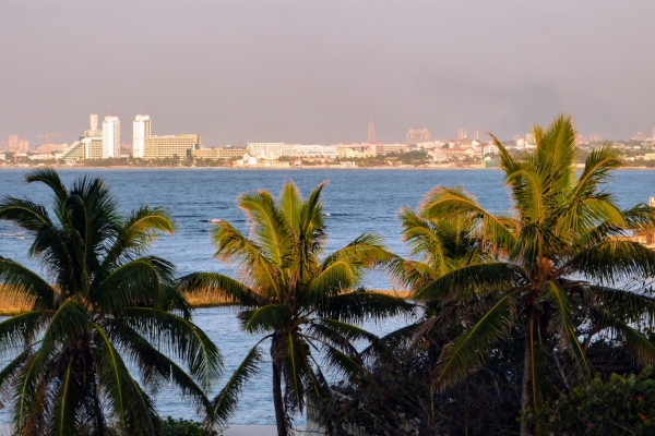 Zdjęcie z Kuby - wczesno poranny widok na Hawanę z mojego balkonu hotelowego