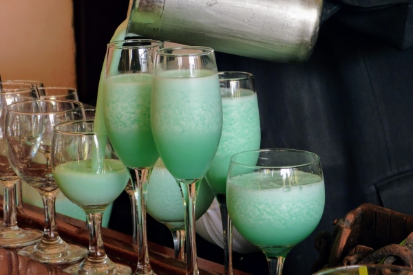 Zdjęcie z Kuby - barman robi nam wyśmienity i bardzo orzeźwiający koktail Papa Doble