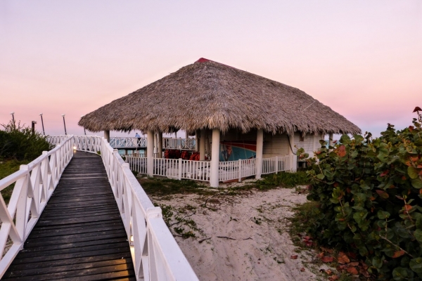 Zdjęcie z Kuby - wieczorkiem idziemy się poszwędać po plaży