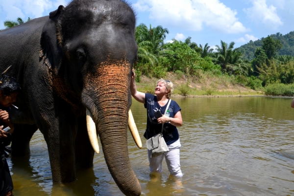 Zdjęcie z Tajlandii - Oj lubi sie te slonie :)