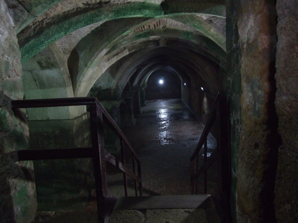 Zdjęcie z Maroka - zejście do cysterny