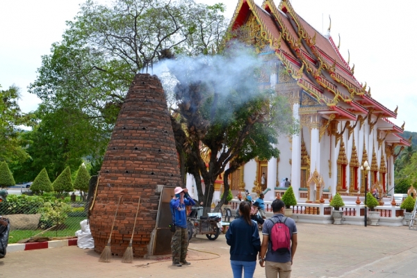 Zdjęcie z Tajlandii - Kolejna porcja petard odpalona