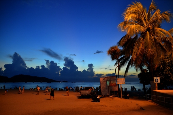 Zdjęcie z Tajlandii - Plaza Patong Beach nocą