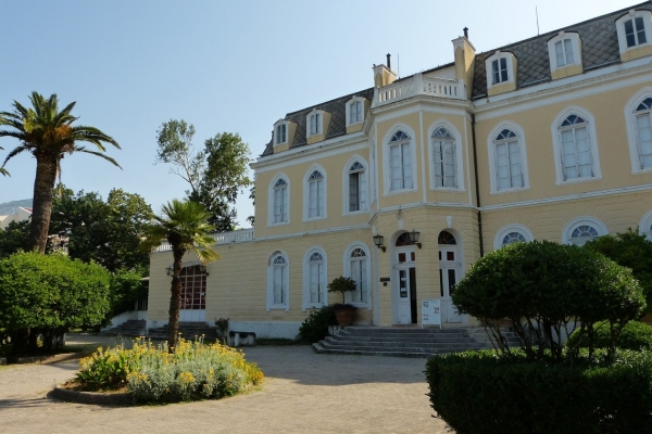 Zdjęcie z Czarnogóry - XIX wieczny Pałac króla Mikołaja zbudowany w 1885 