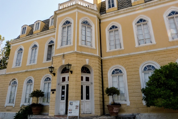 Zdjęcie z Czarnogóry - idziemy więc rzucić okiem chociaż z zewnątrz