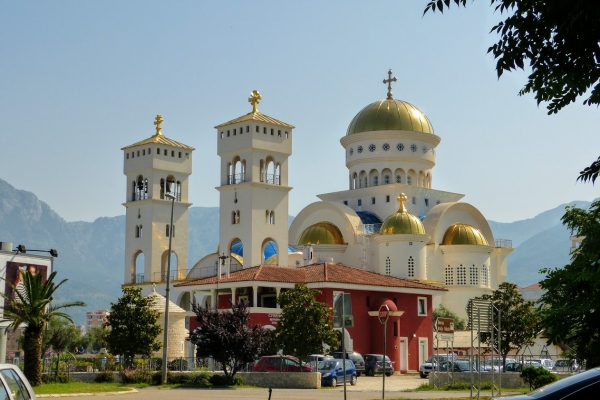 Zdjęcie z Czarnogóry - idziemy jeszcze do Soboru
