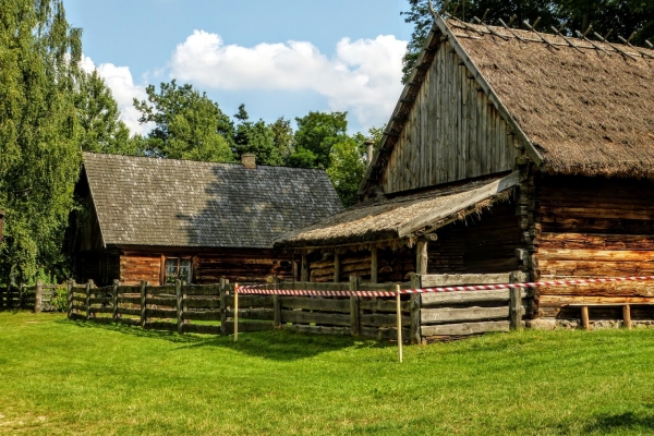 Zdjęcie z Polski - zagroda kurpiowska w Kadzidle