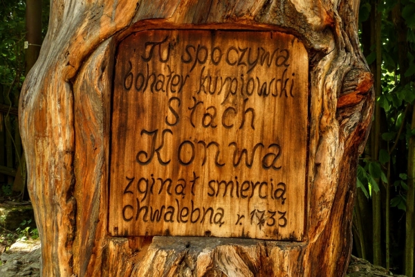 Zdjęcie z Polski - drewniana mogiła...