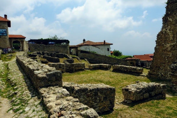 Zdjęcie z Albanii - jeszcze szwędaczka wśród ruin Krui