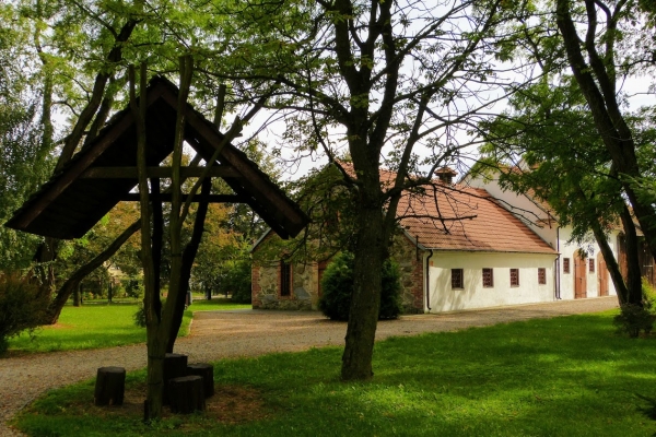 Zdjęcie z Polski - w stajni i zabudowaniach folwarcznych również istniały 