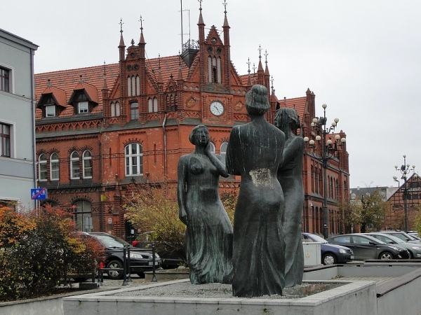 Zdjęcie z Polski - Trafiamy na rzeźbę "Trzy Gracje"