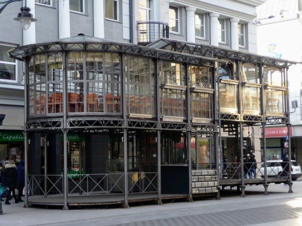 Zdjęcie z Polski - obok "mojej" kamienicy zainstalował się Klub 97 i Restauracja Braci Zielińskich