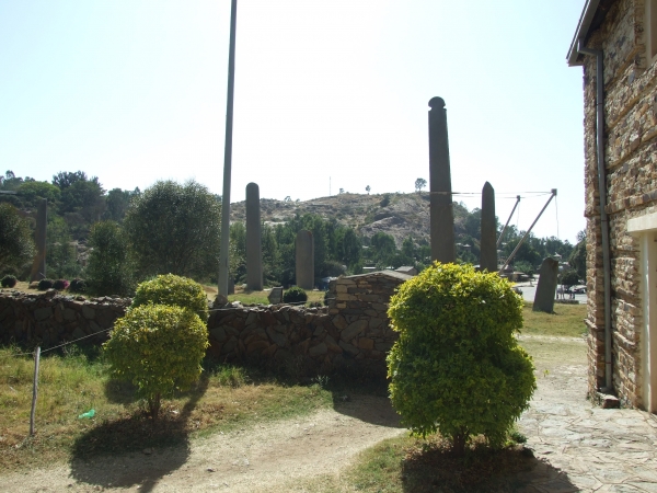 Zdjęcie z Etiopii - przy obeliskach