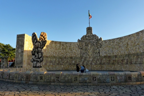 Zdjęcie z Meksyku - ciekawy Monumento a’la Patria 