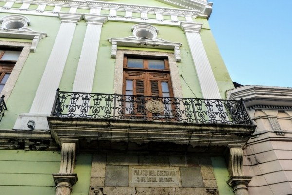Zdjęcie z Meksyku - i kończymy przejażdżkę pod Palacio Guberno