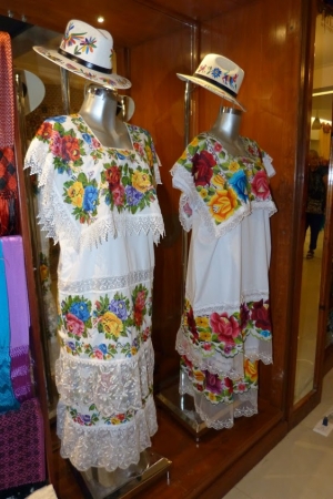 Zdjęcie z Meksyku - elegancka wersja huipil