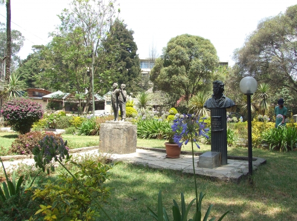 Zdjęcie z Etiopii - przed muzeum