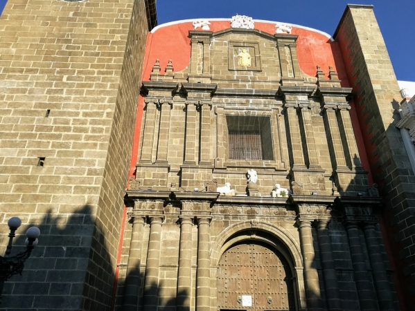 Zdjęcie z Meksyku - niczym niewyróżniająca się, skromna fasada ⛪