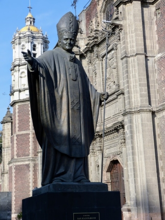 Zdjęcie z Meksyku - jeden z kilku pomników naszego JP II
