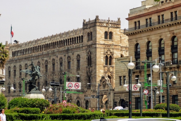 Zdjęcie z Meksyku - vis a vis Pałacu Sztuk Pięknych-znajduje się kolejna architektoniczna perełka