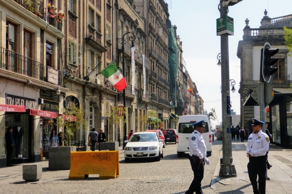 Zdjęcie z Meksyku - zaczynaja się dziś tu jakieś protesty; wszędzie pełno policji...
