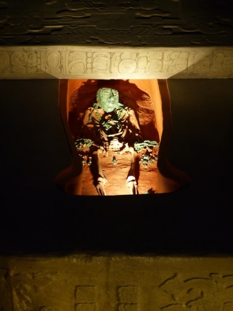 Zdjęcie z Meksyku - Pakal w swoim grobowcu