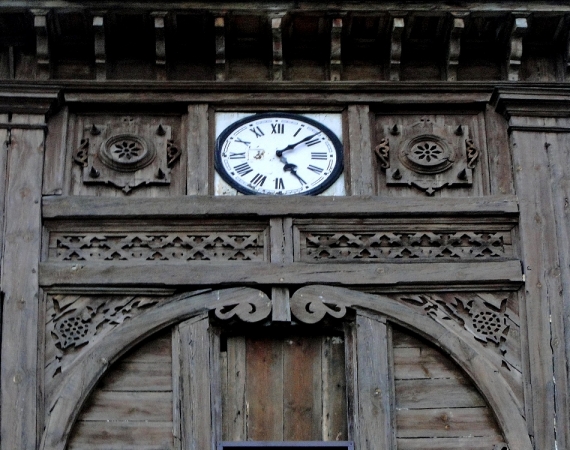 Zdjęcie z Polski - Widuje się tu też perełki drewnianej architektury...