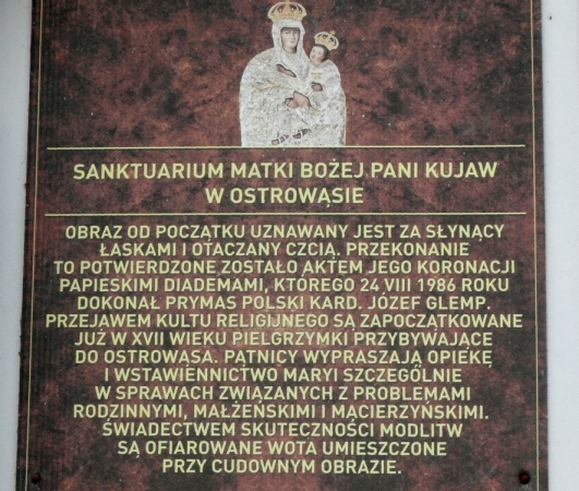Zdjęcie z Polski - Na umieszczonej przy wejściu tablicy można przeczytać kilka informacji o tym miejscu.