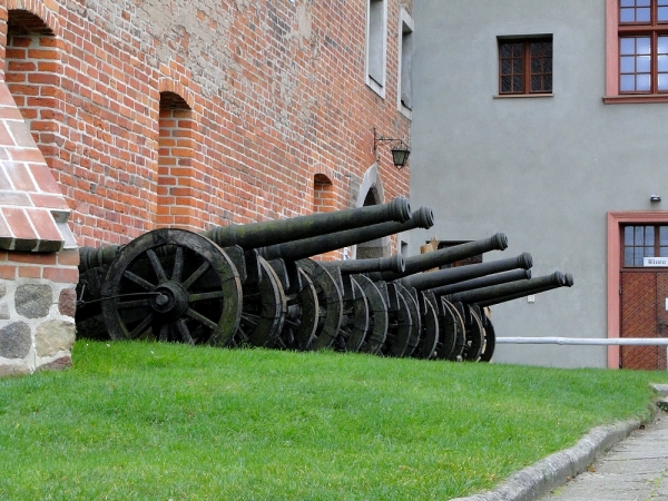 Zdjęcie z Polski - Wita nas cała bateria armat...