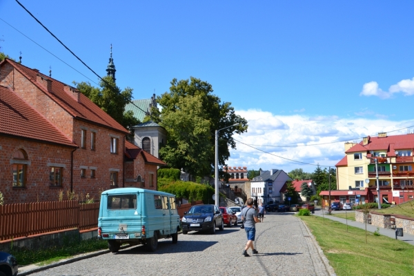 Zdjęcie z Polski - Opatow i peerelowski Zuczek