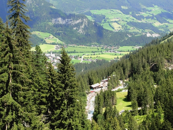 Zdjęcie z Austrii - Na samej górze warto spojrzeć w dal...
