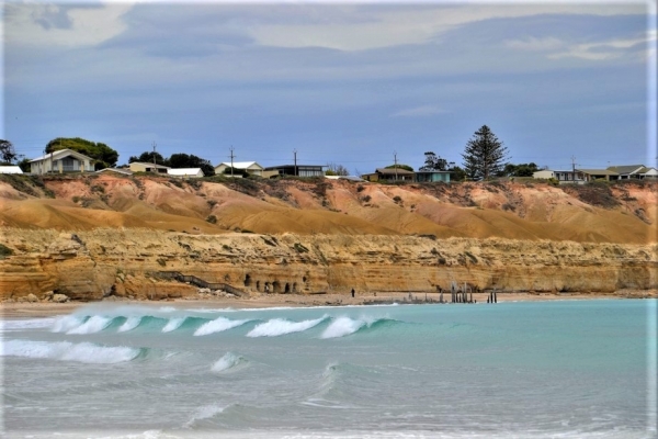 Zdjęcie z Australii - Na kszczycie klifow wida zabudowania Port Willunga