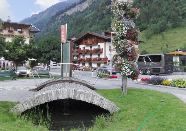 Zdjęcie z Austrii - Fusch an der Großglocknerstraße to urocza wioska położona na początku Großglockner Hochalpenstraße.