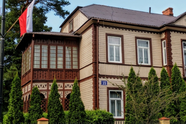 Zdjęcie z Polski - a niektóre stoją wprost przy ulicach pięknie wyeksponowane