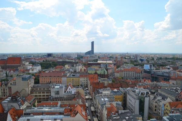 Zdjęcie z Polski - W oddali widac Sky Tower – wrocławski drapacz chmu