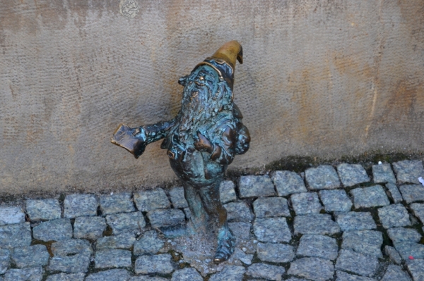 Zdjęcie z Polski - W drodze na Rynek Starego Miasna kolejny krasnal