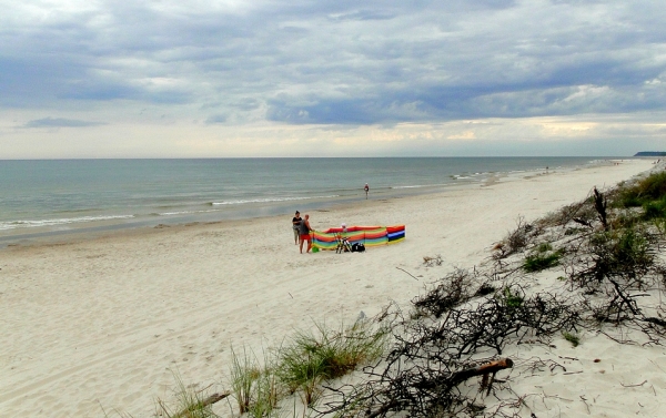 Zdjęcie z Polski - Gdzieniegdzie można zobaczyć poranne plaży grodzenie... Wiadomo - kto pierwszy, ten lepszy 