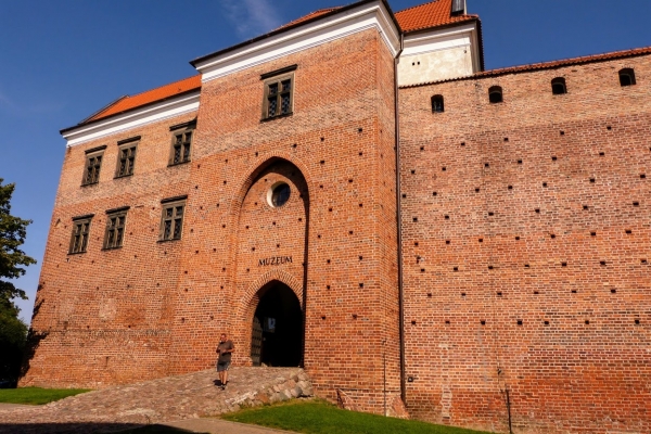 Zdjęcie z Polski - łęczycki zamek to budowla obronna wzniesiona przez króla Kazimierza Wielkiego