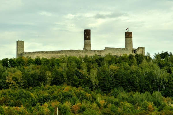 Zdjęcie z Polski - charakterystyczny widok zamkowych wież i murów
