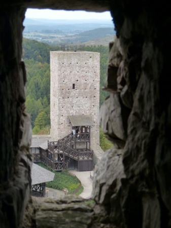 Zdjęcie z Polski - i drapanko na wieżę Zamku Górnego ; tutaj dolna wieża na której przed chwilą byliśmy 