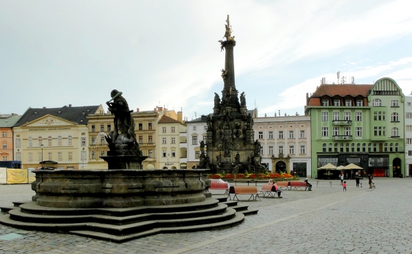 Zdjęcie z Czech - Jednak, żeby Kolumnę w całości zmieścić w kadrze, trzeba się od niej sporo odsunąć 🤨